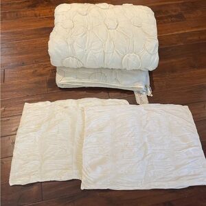 NWT Consuela Handmade comforter / quilt & shams Rare